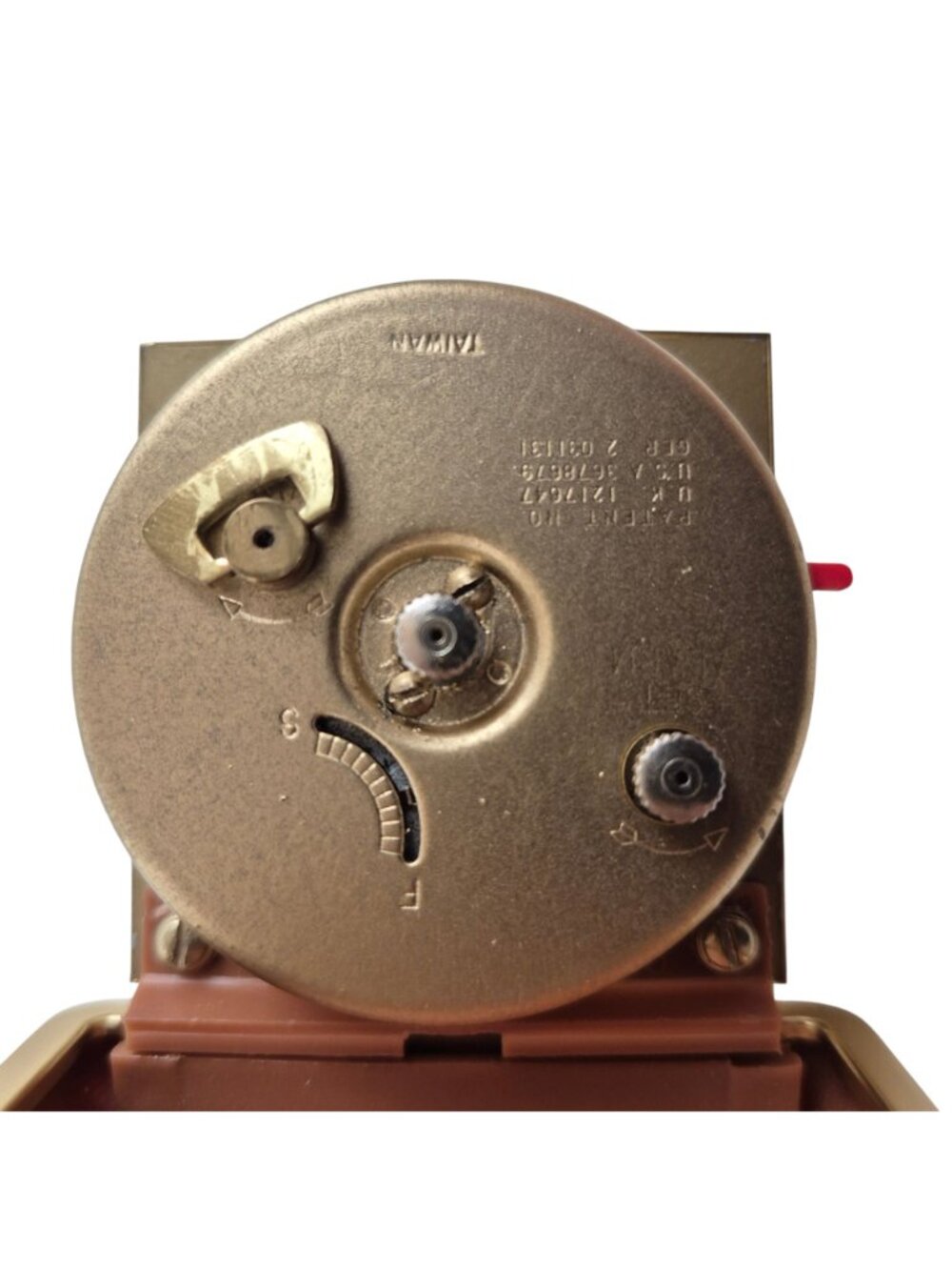 Seth Thomas Travel Alarm Clock Tan Clamshell Case Gold Trim Testes Working - Picture 10 of 10